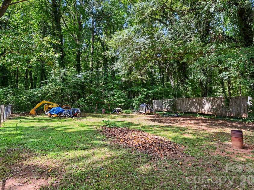 3917 Lake Road, Charlotte, NC 28269.  MLS# CAR4435193, YatesRealty ID 22150. 