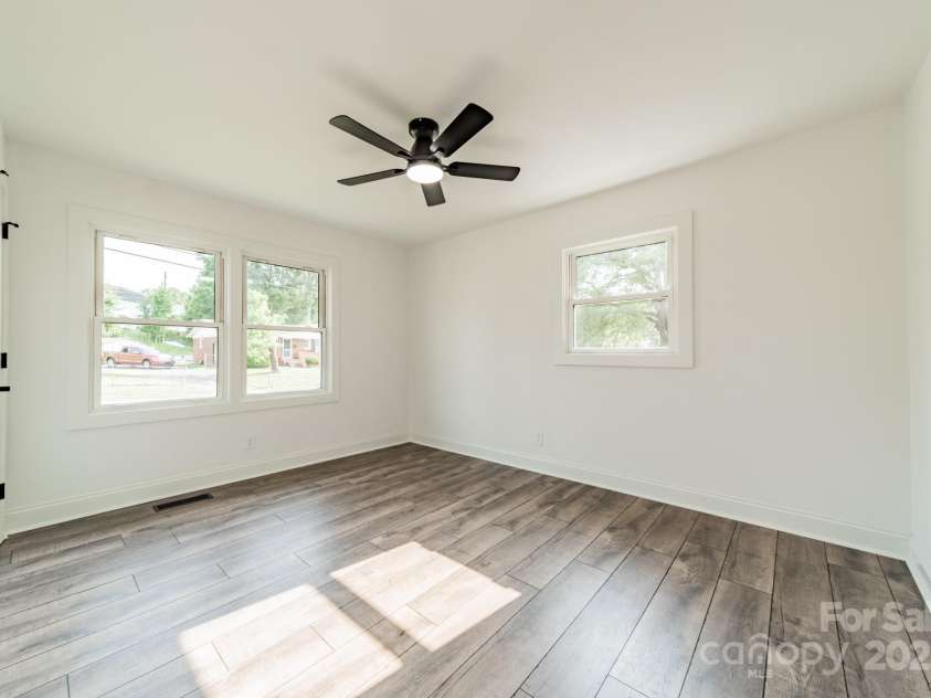 3608 Crestridge Drive, Charlotte, NC 28217.  MLS# CAR4266843, YatesRealty ID 22151. 