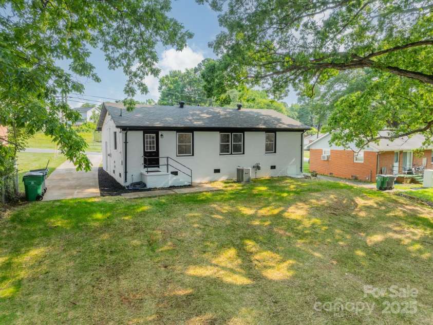 3608 Crestridge Drive, Charlotte, NC 28217.  MLS# CAR4266843, YatesRealty ID 22151. 