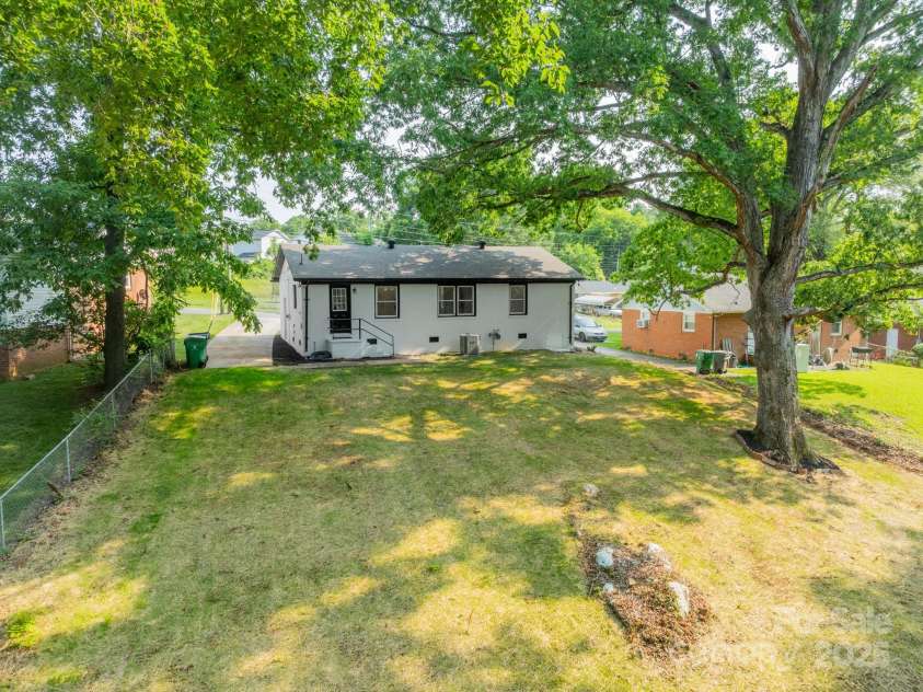 3608 Crestridge Drive, Charlotte, NC 28217.  MLS# CAR4266843, YatesRealty ID 22151. 