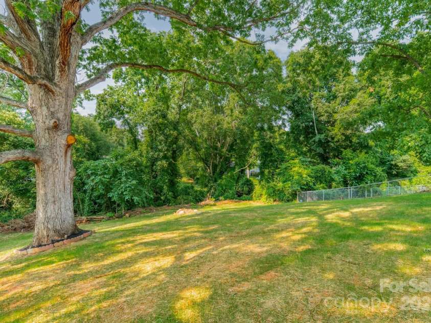 3608 Crestridge Drive, Charlotte, NC 28217.  MLS# CAR4266843, YatesRealty ID 22151. 