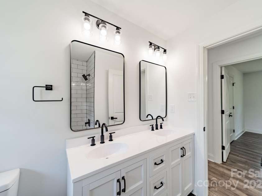 3608 Crestridge Drive, Charlotte, NC 28217.  MLS# CAR4266843, YatesRealty ID 22151. Bathroom