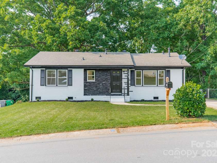3608 Crestridge Drive, Charlotte, NC 28217.  MLS# CAR4266843, YatesRealty ID 22151. Front