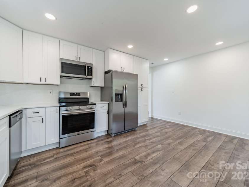 3608 Crestridge Drive, Charlotte, NC 28217.  MLS# CAR4266843, YatesRealty ID 22151. Kitchen