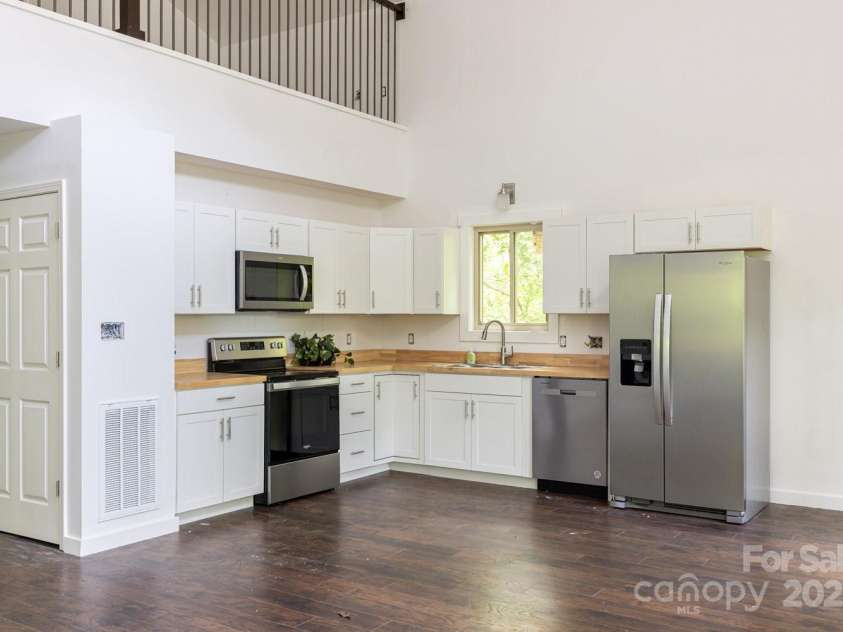 109 Tumblebug Trail Road, Flat Rock, NC 28731.  MLS# CAR4266640, YatesRealty ID 22153. 