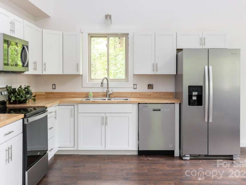 109 Tumblebug Trail Road, Flat Rock, NC 28731.  MLS# CAR4266640, YatesRealty ID 22153. 