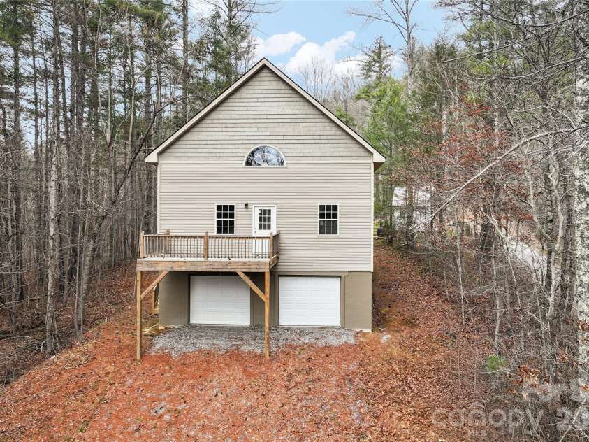 109 Tumblebug Trail Road, Flat Rock, NC 28731.  MLS# CAR4335386, YatesRealty ID 22153. 