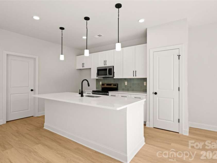 9123 Old Moores Chapel Road, Charlotte, NC 28214.  MLS# CAR4382207, YatesRealty ID 22153. 