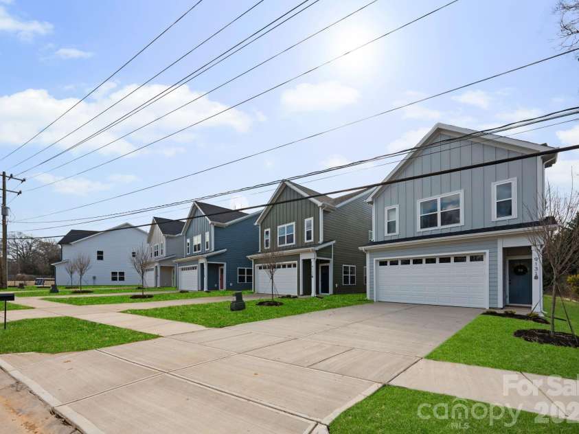 9123 Old Moores Chapel Road, Charlotte, NC 28214.  MLS# CAR4382207, YatesRealty ID 22153. 