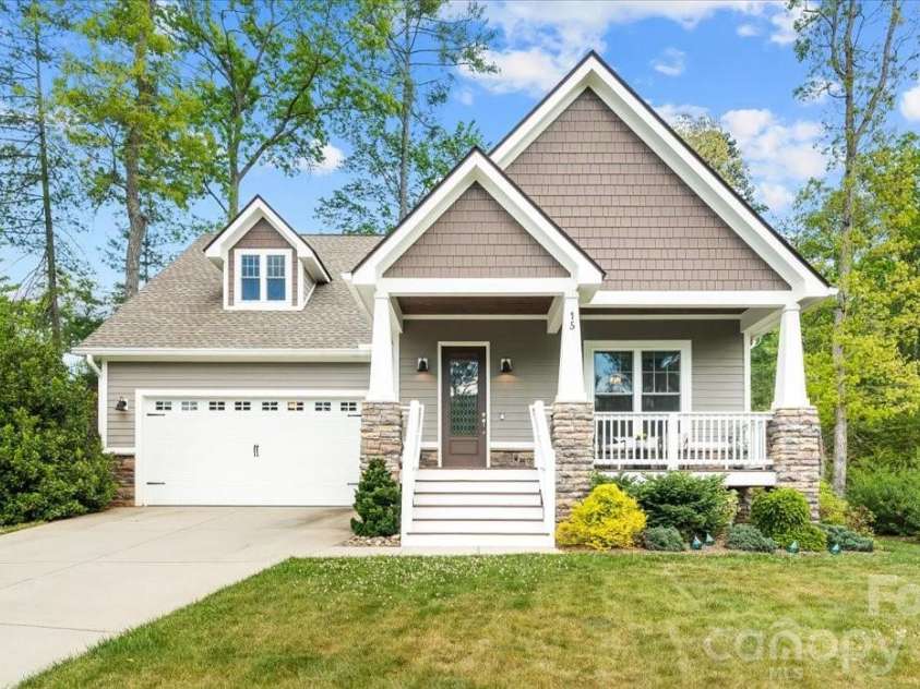 15 Quail Hollow Drive, Arden, NC 28704.  MLS# CAR4372474, YatesRealty ID 22155. 