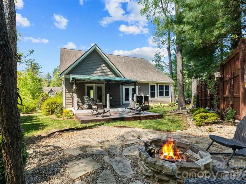 15 Quail Hollow Drive, Arden, NC 28704.  MLS# CAR4372474, YatesRealty ID 22155. 