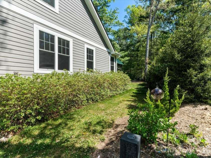 15 Quail Hollow Drive, Arden, NC 28704.  MLS# CAR4372474, YatesRealty ID 22155. 