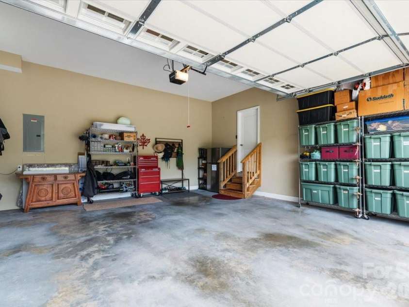 15 Quail Hollow Drive, Arden, NC 28704.  MLS# CAR4372474, YatesRealty ID 22155. 