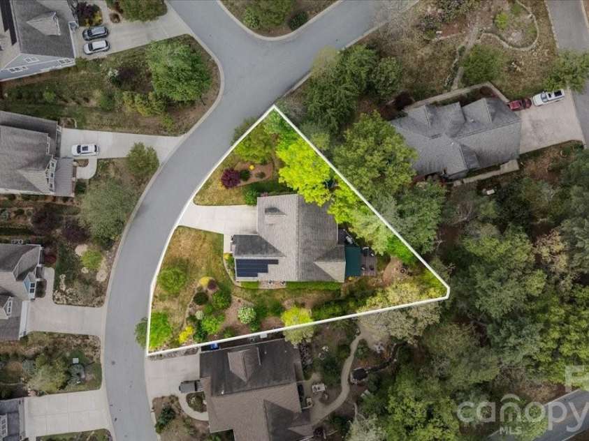 15 Quail Hollow Drive, Arden, NC 28704.  MLS# CAR4372474, YatesRealty ID 22155. 