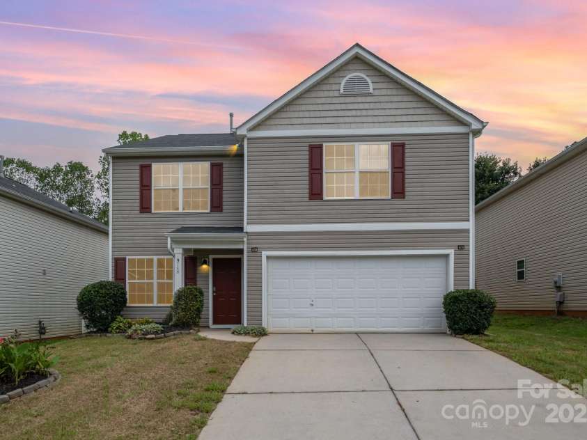 9718 Eagle Feathers Drive, Charlotte, NC 28214.  MLS# CAR4287623, YatesRealty ID 22156. 