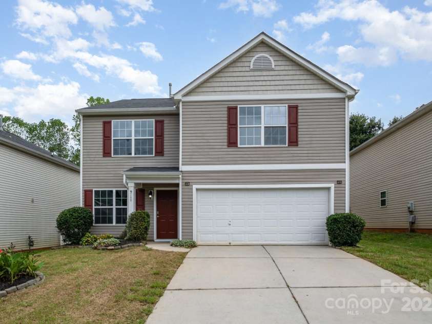 9718 Eagle Feathers Drive, Charlotte, NC 28214.  MLS# CAR4287623, YatesRealty ID 22156. 