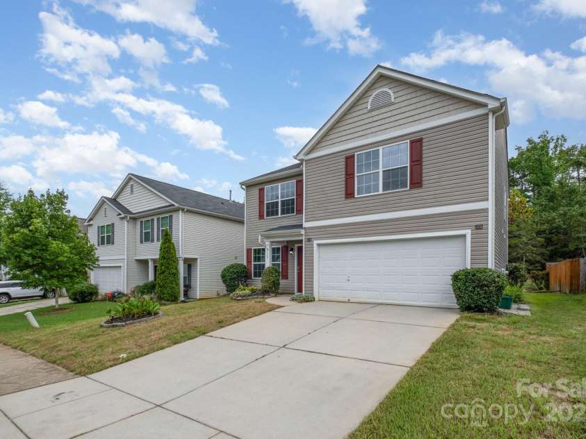 9718 Eagle Feathers Drive, Charlotte, NC 28214.  MLS# CAR4287623, YatesRealty ID 22156. 
