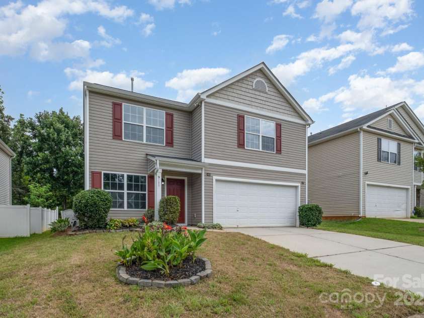 9718 Eagle Feathers Drive, Charlotte, NC 28214.  MLS# CAR4287623, YatesRealty ID 22156. 