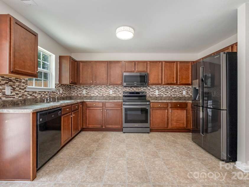 9718 Eagle Feathers Drive, Charlotte, NC 28214.  MLS# CAR4287623, YatesRealty ID 22156. 