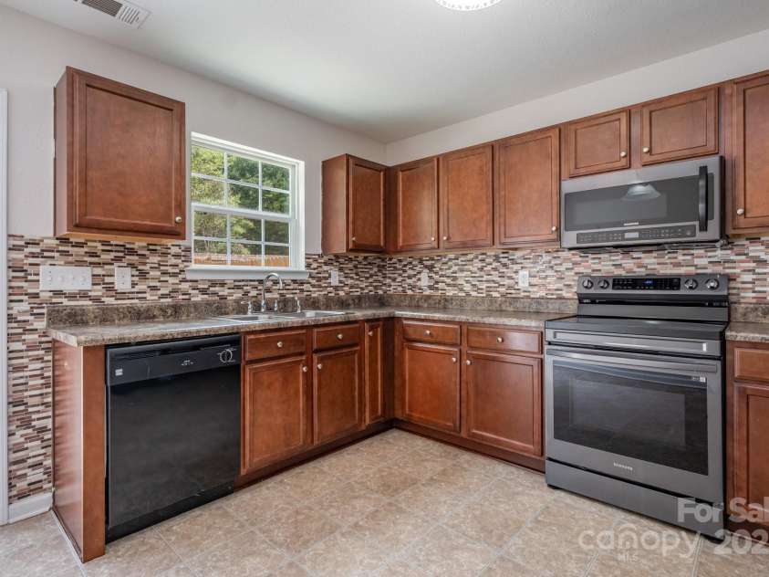 9718 Eagle Feathers Drive, Charlotte, NC 28214.  MLS# CAR4287623, YatesRealty ID 22156. 