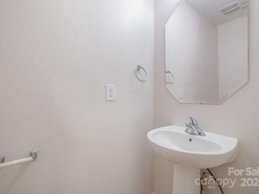 9718 Eagle Feathers Drive, Charlotte, NC 28214.  MLS# CAR4287623, YatesRealty ID 22156. 