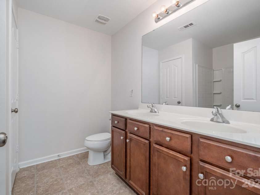 9718 Eagle Feathers Drive, Charlotte, NC 28214.  MLS# CAR4287623, YatesRealty ID 22156. 