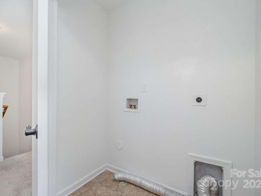 9718 Eagle Feathers Drive, Charlotte, NC 28214.  MLS# CAR4287623, YatesRealty ID 22156. 