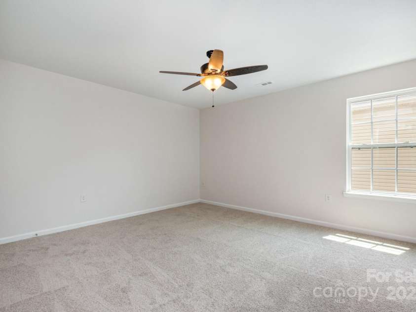 9718 Eagle Feathers Drive, Charlotte, NC 28214.  MLS# CAR4287623, YatesRealty ID 22156. 