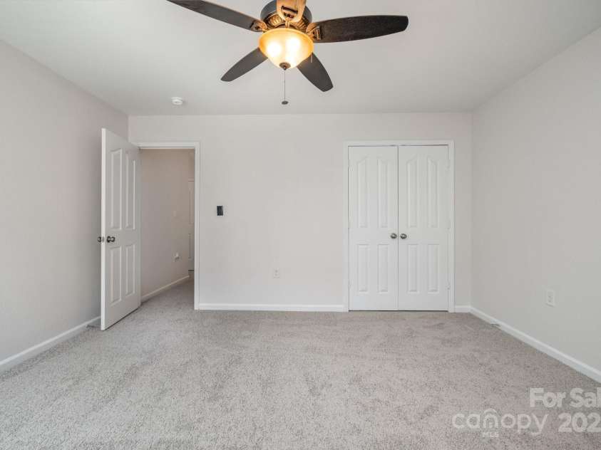 9718 Eagle Feathers Drive, Charlotte, NC 28214.  MLS# CAR4287623, YatesRealty ID 22156. 