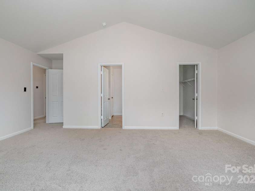 9718 Eagle Feathers Drive, Charlotte, NC 28214.  MLS# CAR4287623, YatesRealty ID 22156. 