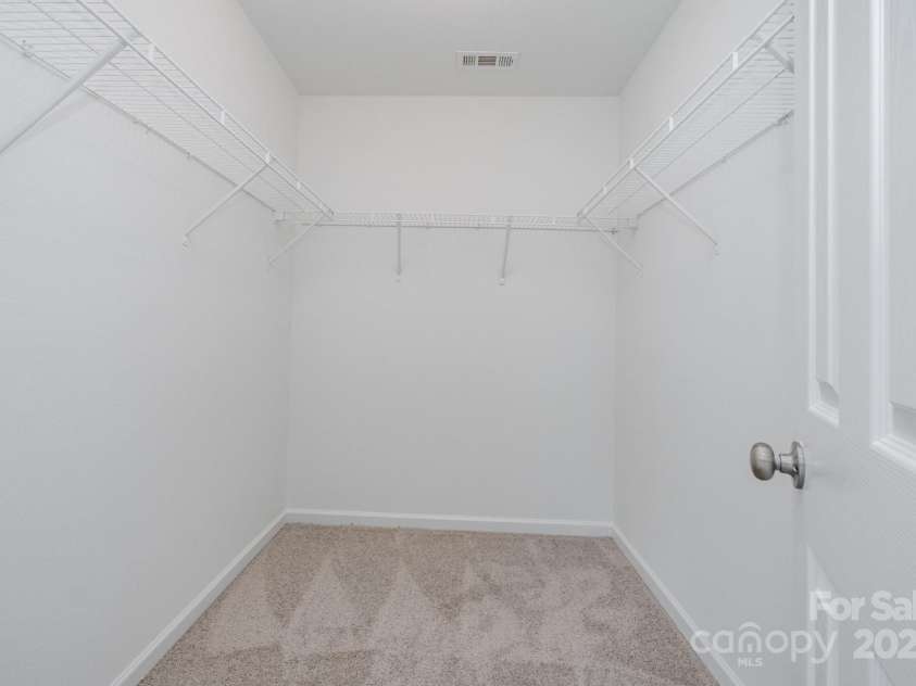 9718 Eagle Feathers Drive, Charlotte, NC 28214.  MLS# CAR4287623, YatesRealty ID 22156. 