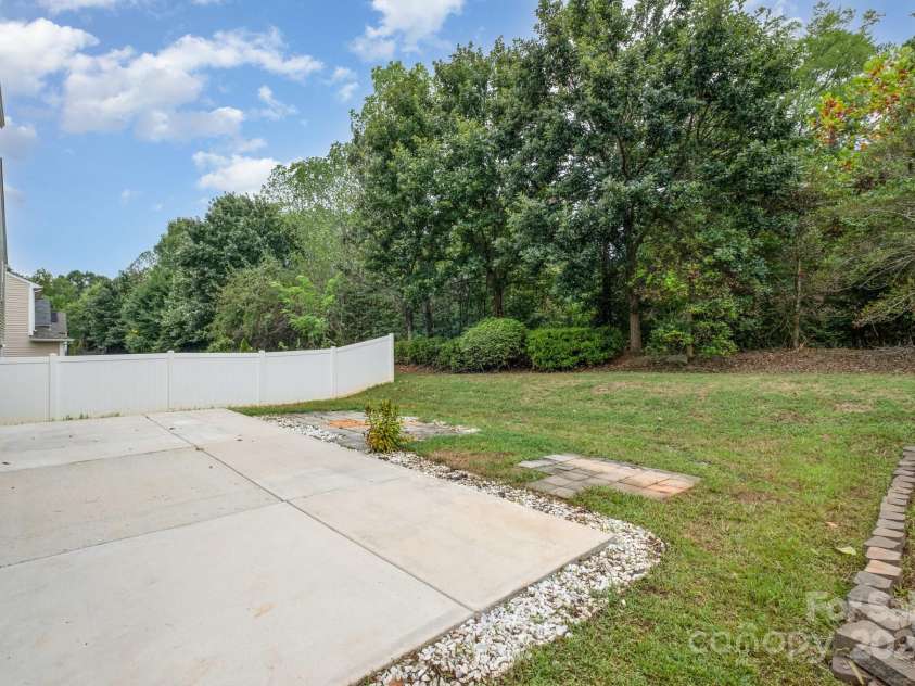 9718 Eagle Feathers Drive, Charlotte, NC 28214.  MLS# CAR4287623, YatesRealty ID 22156. 
