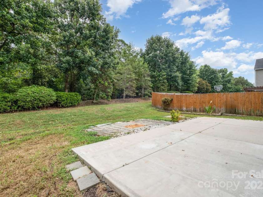 9718 Eagle Feathers Drive, Charlotte, NC 28214.  MLS# CAR4287623, YatesRealty ID 22156. 