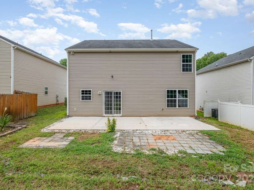 9718 Eagle Feathers Drive, Charlotte, NC 28214.  MLS# CAR4287623, YatesRealty ID 22156. 