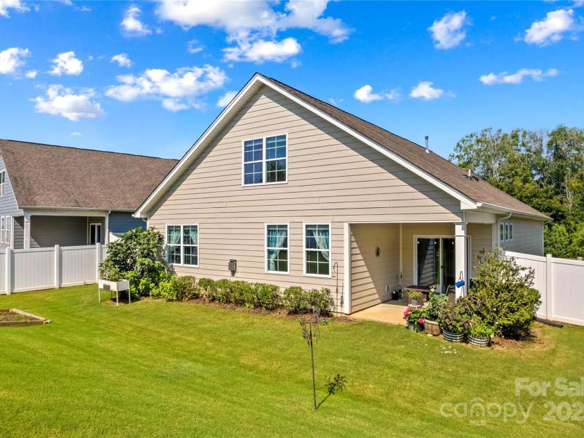 3835 Norman View Drive, Sherrills Ford, NC 28673.  MLS# CAR4274755, YatesRealty ID 22157. 
