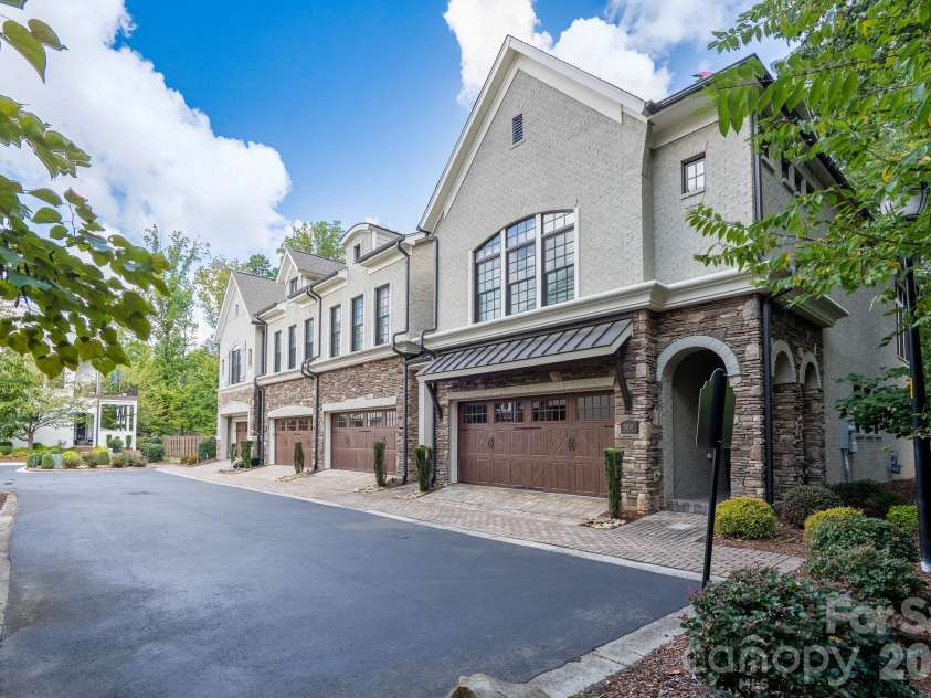 5041 Vernet Lane, Charlotte, NC 28210.  MLS# CAR4300927, YatesRealty ID 22157. 