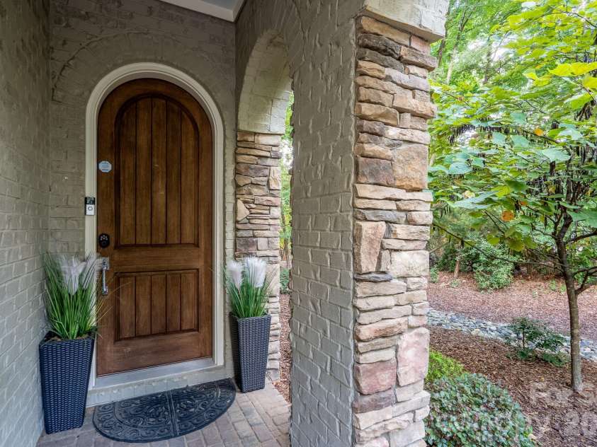 5041 Vernet Lane, Charlotte, NC 28210.  MLS# CAR4300927, YatesRealty ID 22157. 