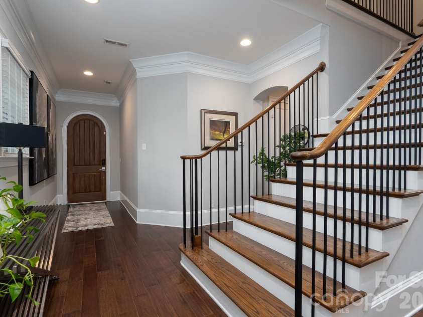 5041 Vernet Lane, Charlotte, NC 28210.  MLS# CAR4300927, YatesRealty ID 22157. 