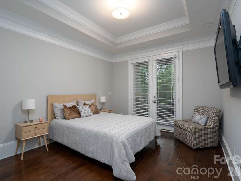 5041 Vernet Lane, Charlotte, NC 28210.  MLS# CAR4300927, YatesRealty ID 22157. 