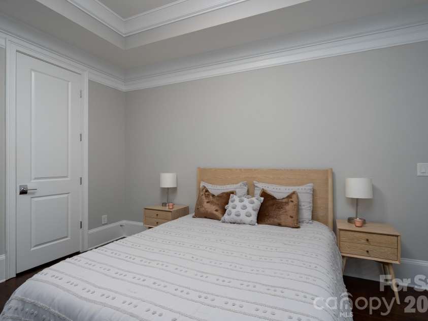 5041 Vernet Lane, Charlotte, NC 28210.  MLS# CAR4300927, YatesRealty ID 22157. 