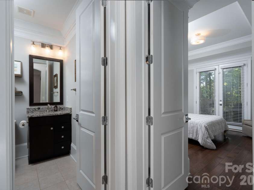 5041 Vernet Lane, Charlotte, NC 28210.  MLS# CAR4300927, YatesRealty ID 22157. 