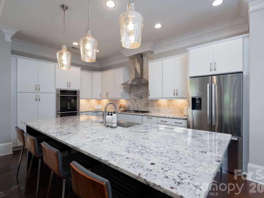 5041 Vernet Lane, Charlotte, NC 28210.  MLS# CAR4300927, YatesRealty ID 22157. 