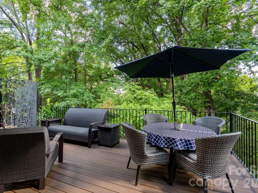 5041 Vernet Lane, Charlotte, NC 28210.  MLS# CAR4300927, YatesRealty ID 22157. 