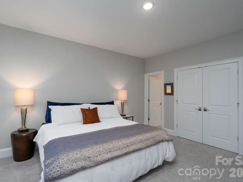 5041 Vernet Lane, Charlotte, NC 28210.  MLS# CAR4300927, YatesRealty ID 22157. 