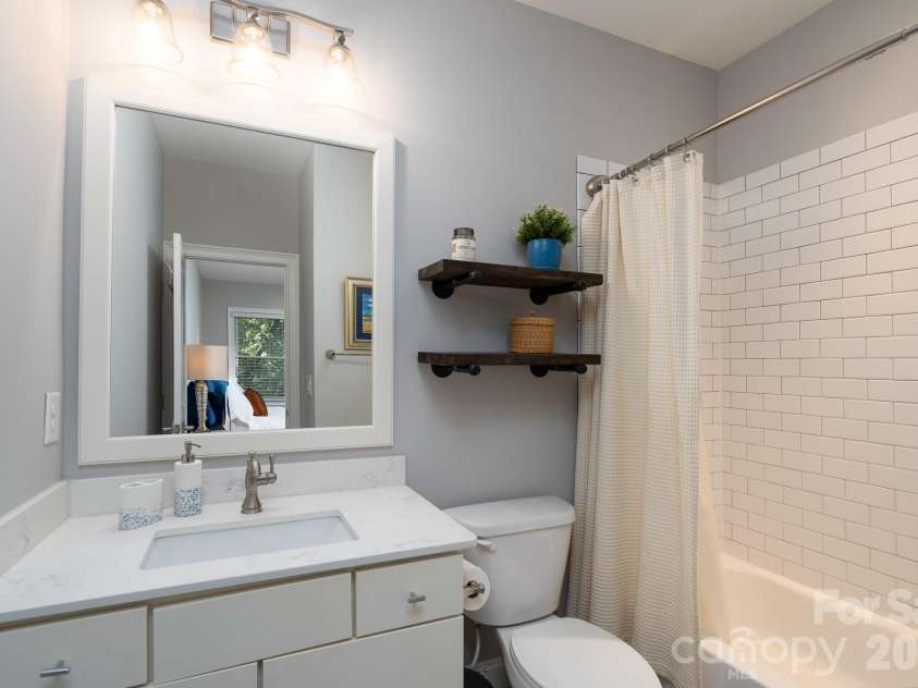 5041 Vernet Lane, Charlotte, NC 28210.  MLS# CAR4300927, YatesRealty ID 22157. 