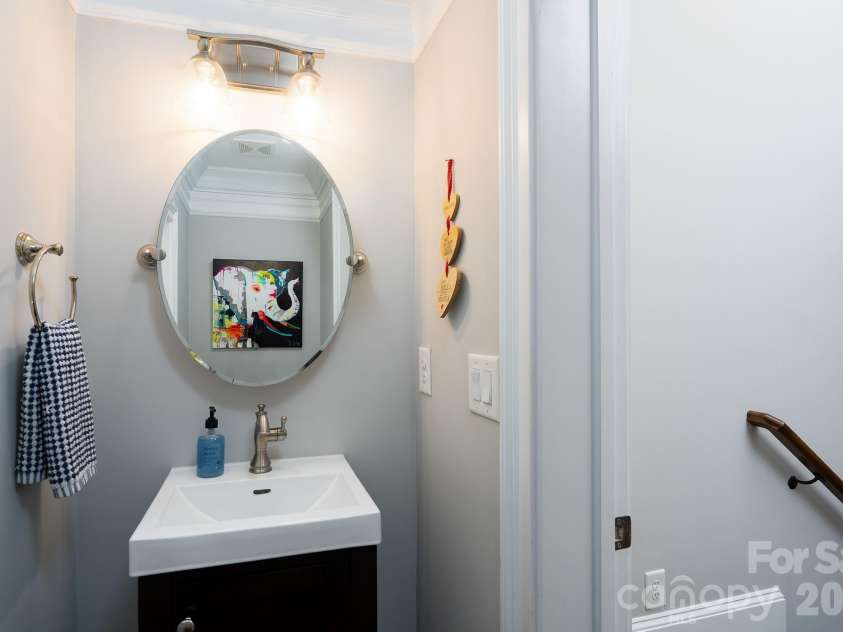 5041 Vernet Lane, Charlotte, NC 28210.  MLS# CAR4300927, YatesRealty ID 22157. 