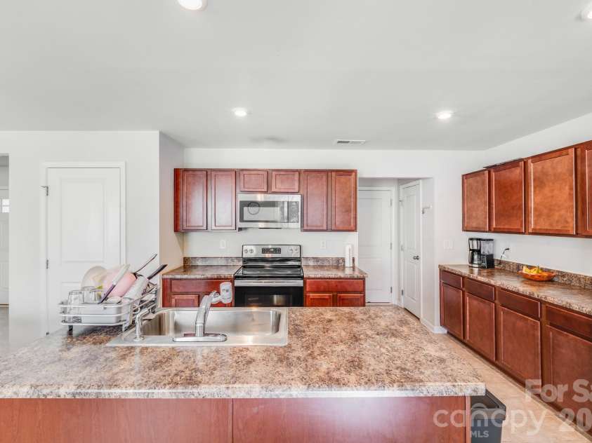 5019 Downhaul Drive, Charlotte, NC 28269.  MLS# CAR4335185, YatesRealty ID 22158. 