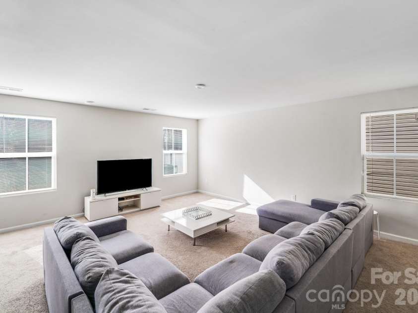 5019 Downhaul Drive, Charlotte, NC 28269.  MLS# CAR4335185, YatesRealty ID 22158. 