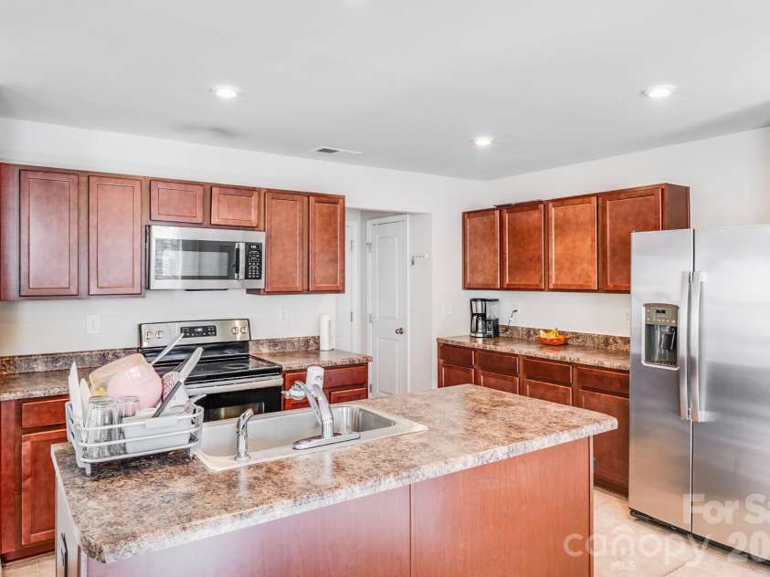 5019 Downhaul Drive, Charlotte, NC 28269.  MLS# CAR4335185, YatesRealty ID 22158. 