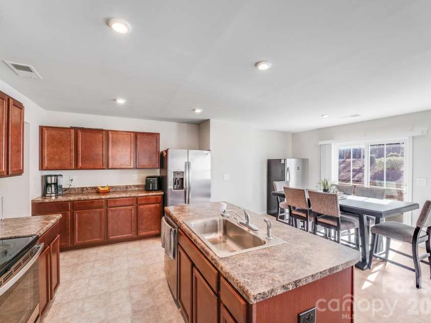 5019 Downhaul Drive, Charlotte, NC 28269.  MLS# CAR4335185, YatesRealty ID 22158. 